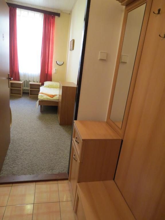 Hotel Cesky Dvur Beroun  Kamer foto