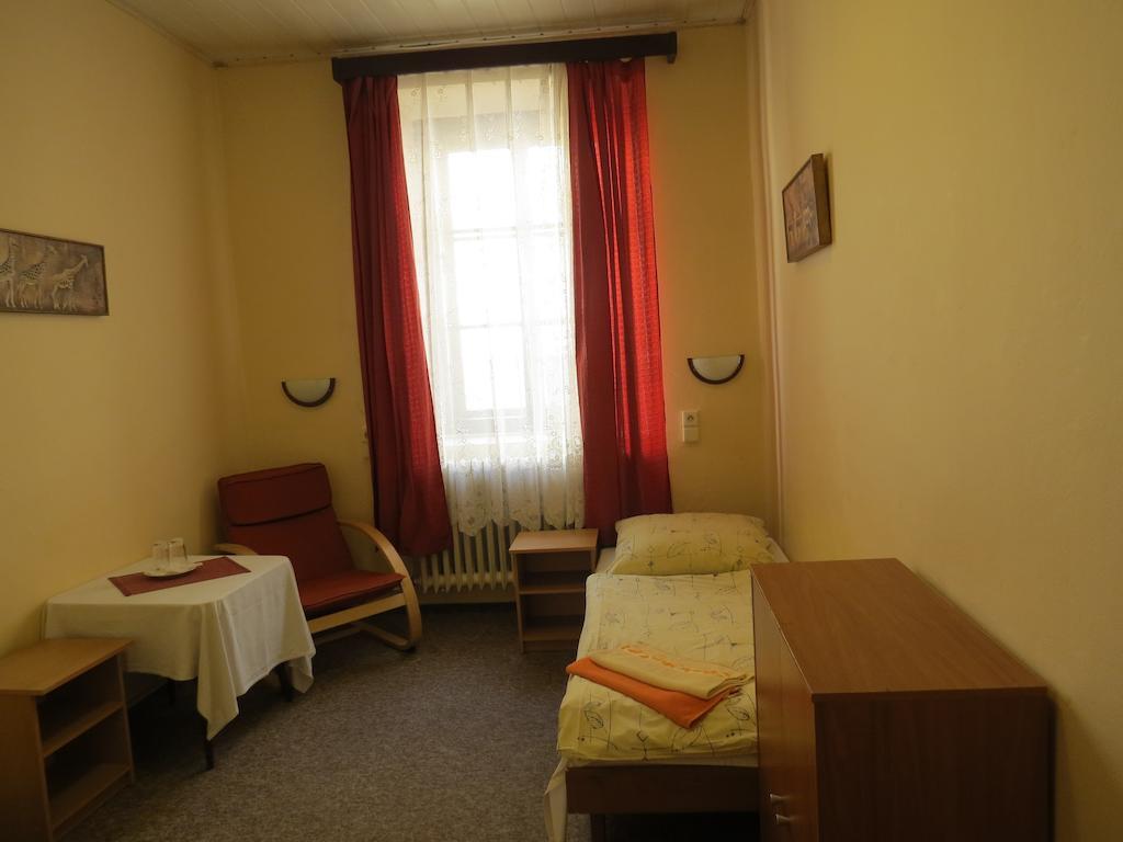 Hotel Cesky Dvur Beroun  Kamer foto