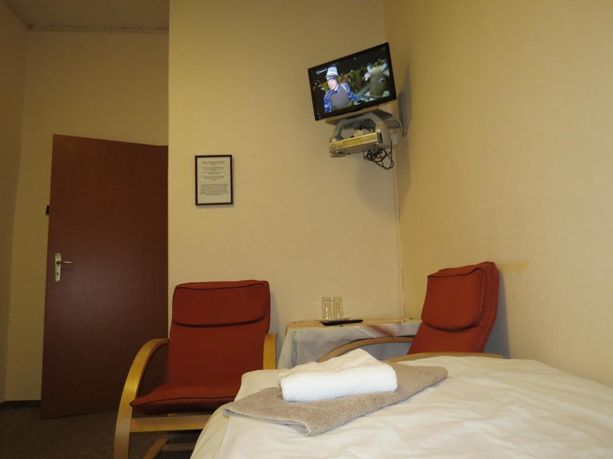 Hotel Cesky Dvur Beroun  Buitenkant foto