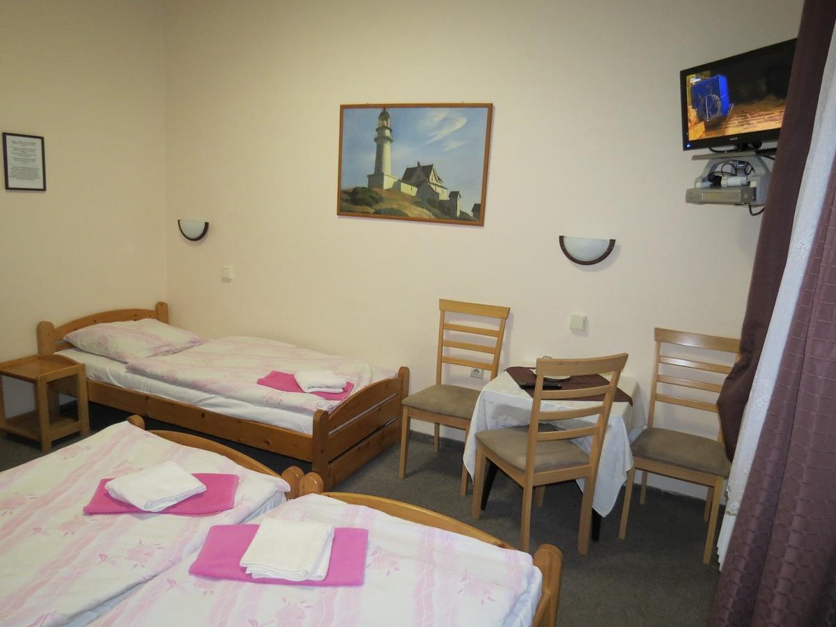 Hotel Cesky Dvur Beroun  Buitenkant foto