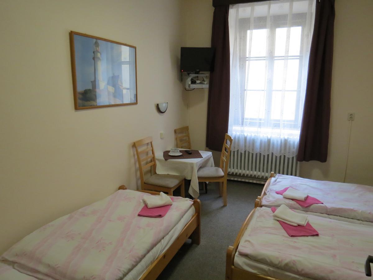 Hotel Cesky Dvur Beroun  Buitenkant foto